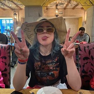 Meet your Posher, Sydnee